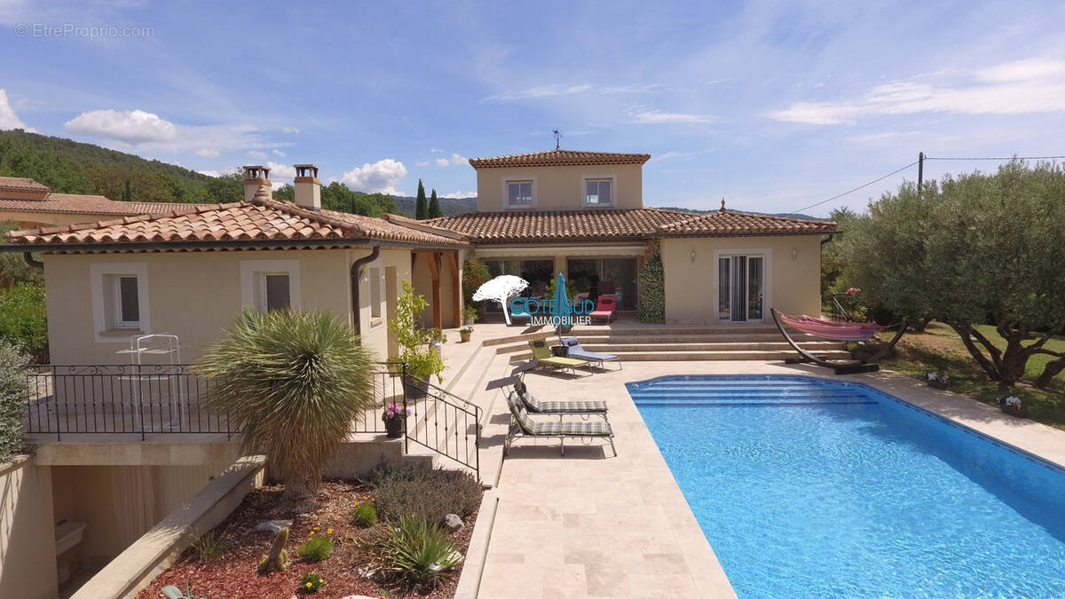 Maison à VILLECROZE