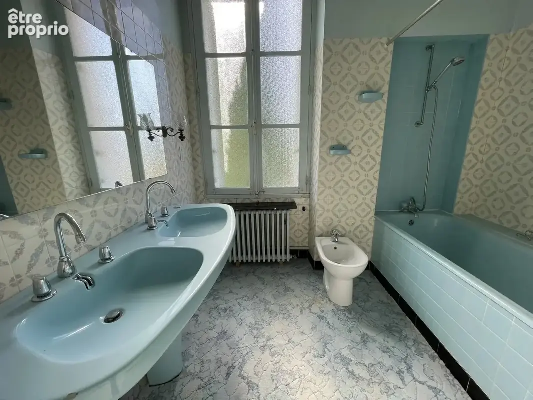 Maison bourgeoise avec terrain et hangar - photo 10
