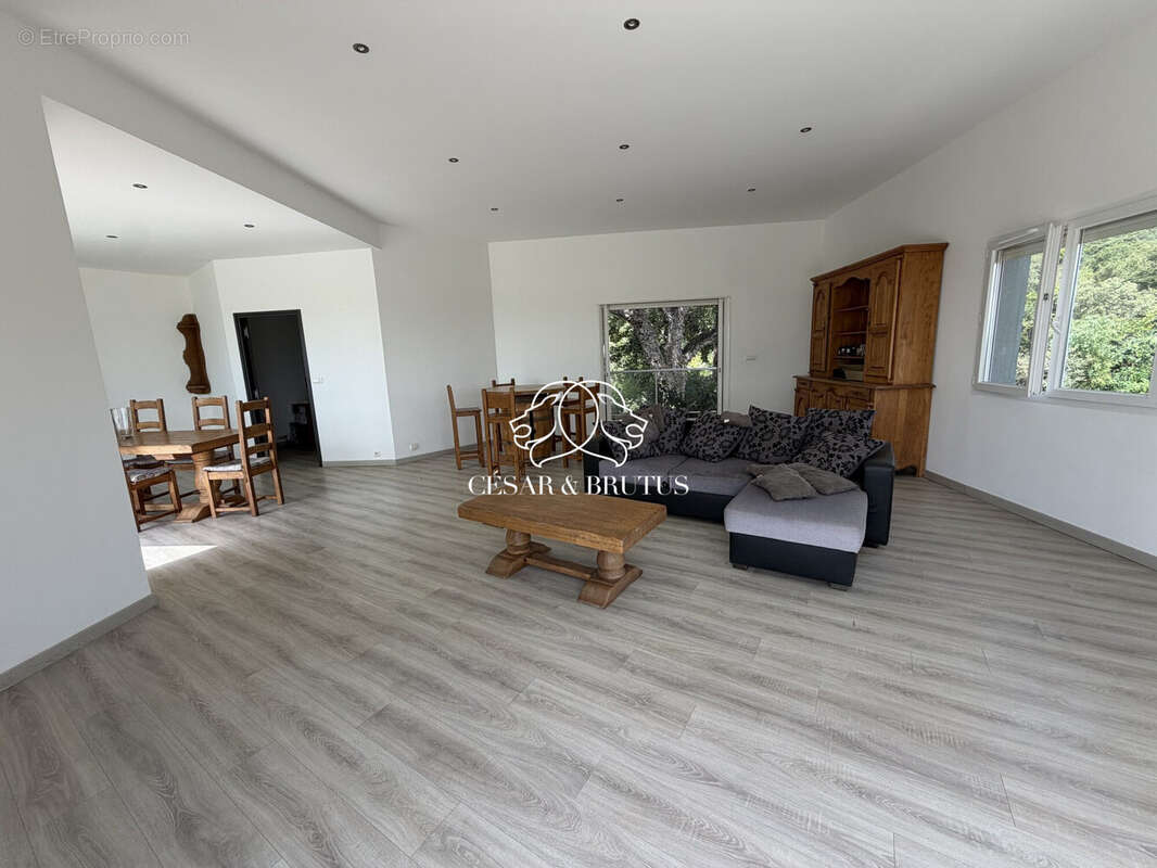 Maison 290 m² à Biguglia  - photo 2