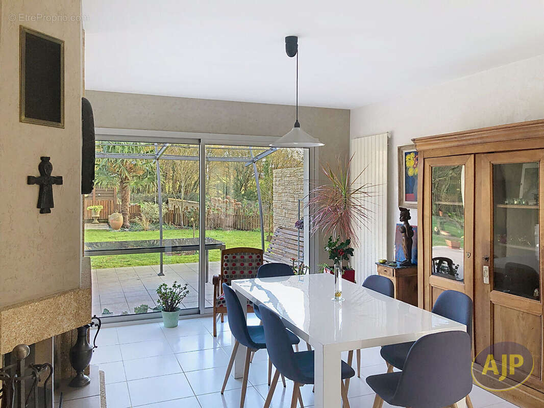 Maison à LA TESSOUALLE