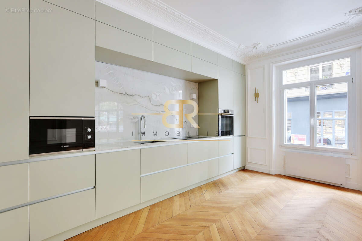 Appartement à PARIS-7E