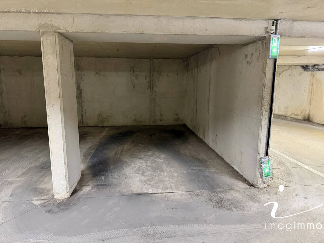 Parking à VENDARGUES