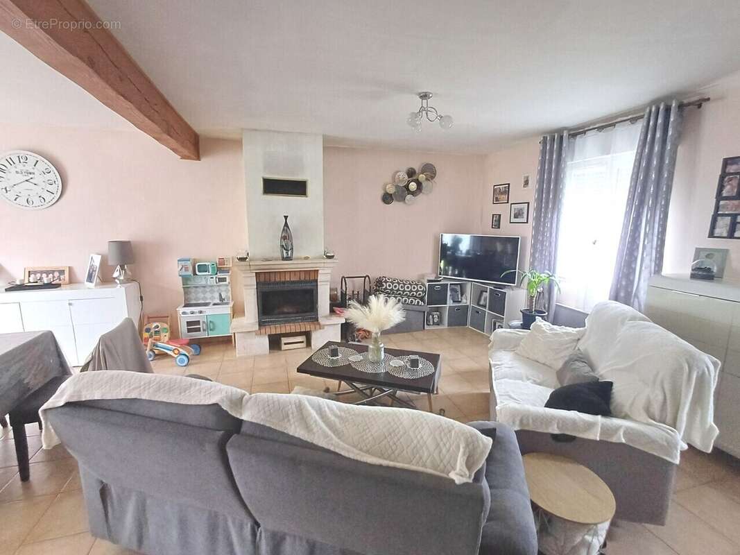 Maison à NEUVILLE-FERRIERES