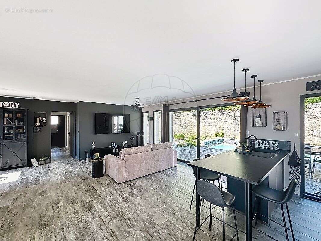 Maison à LA CALMETTE