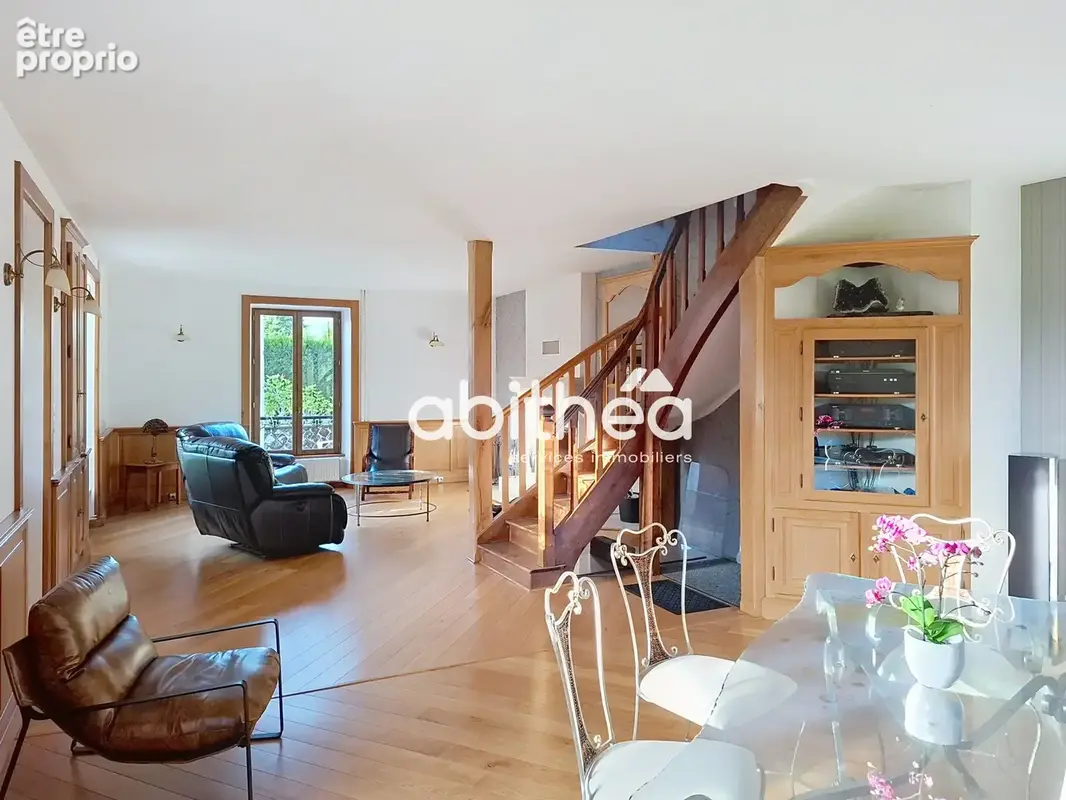 Propriété de 239 m2, sur 2,5 ha de terres et bois. - photo 6