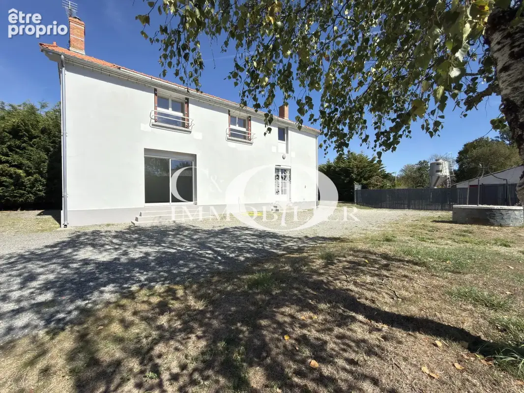 Ensemble immobilier   Ancien corps de ferme   Plus de 7 hectares - photo 14