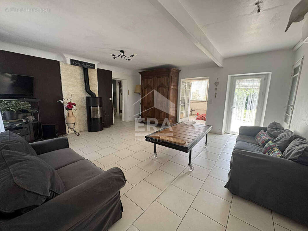 Maison à PRIGNAC-ET-MARCAMPS