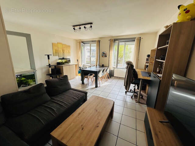 Appartement à SAINT-PRIEST-EN-JAREZ