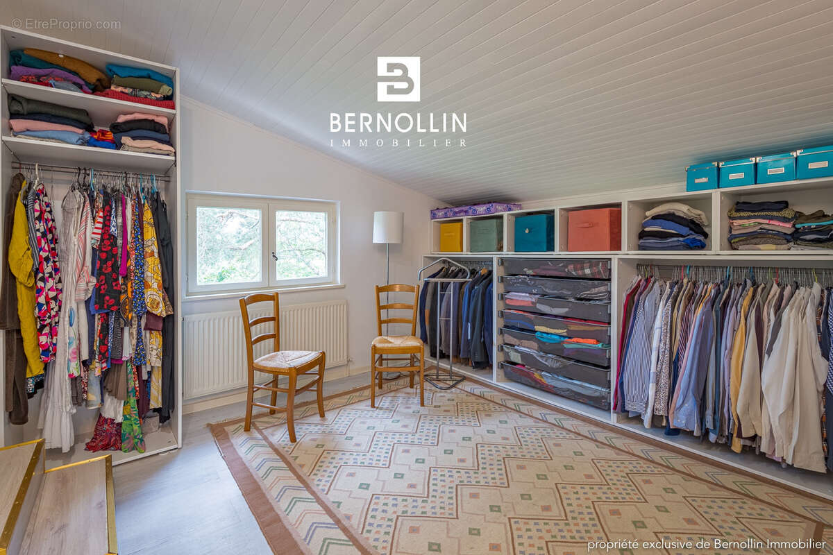 COUP DE COEUR à Curtafond - Propriété de charme de 300 m2 - 11 pièces - photo 8