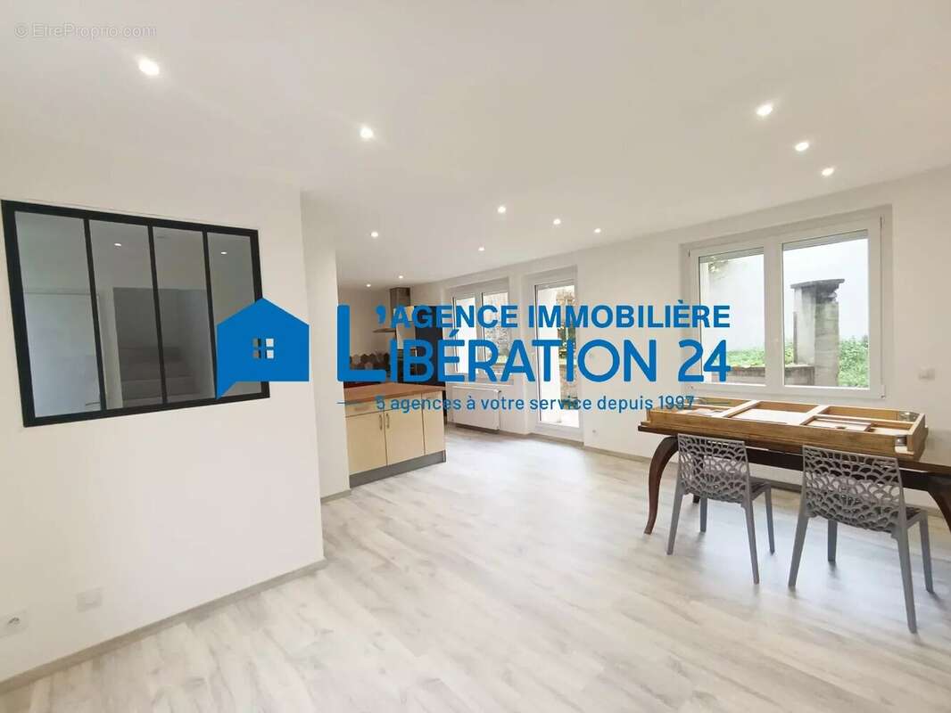 Maison à SAINT-JEAN-BONNEFONDS