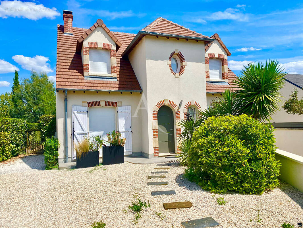 Maison à LA CHAPELLE-SAINT-MESMIN