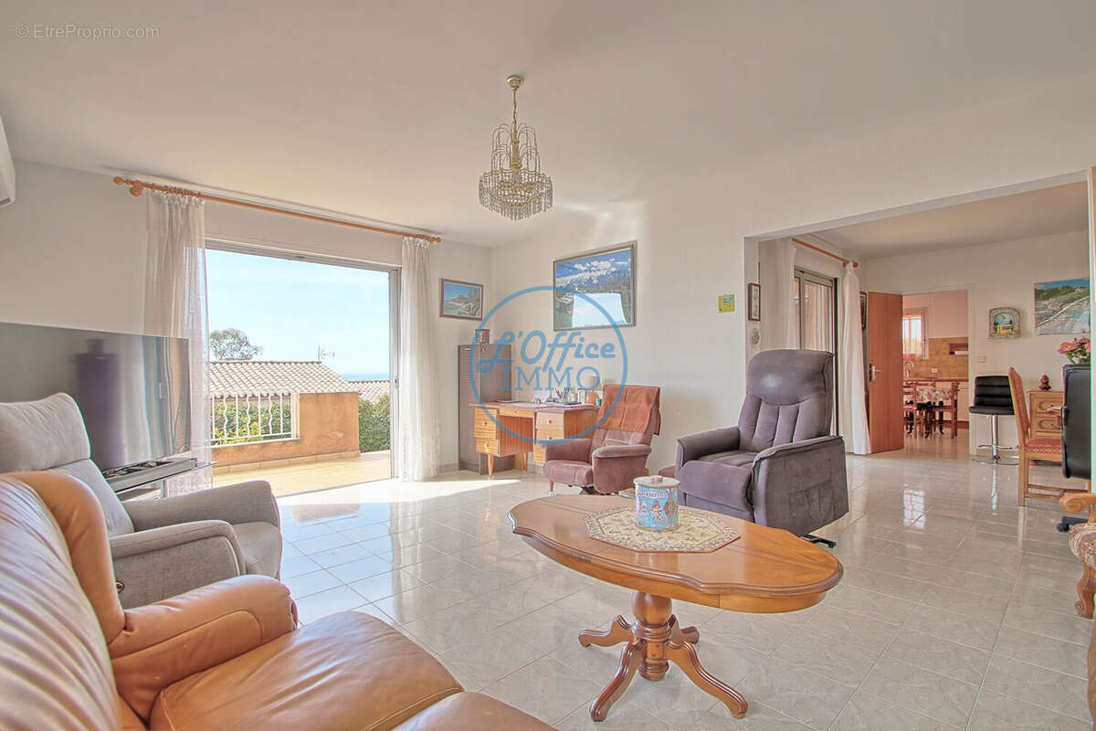 Maison à CARQUEIRANNE