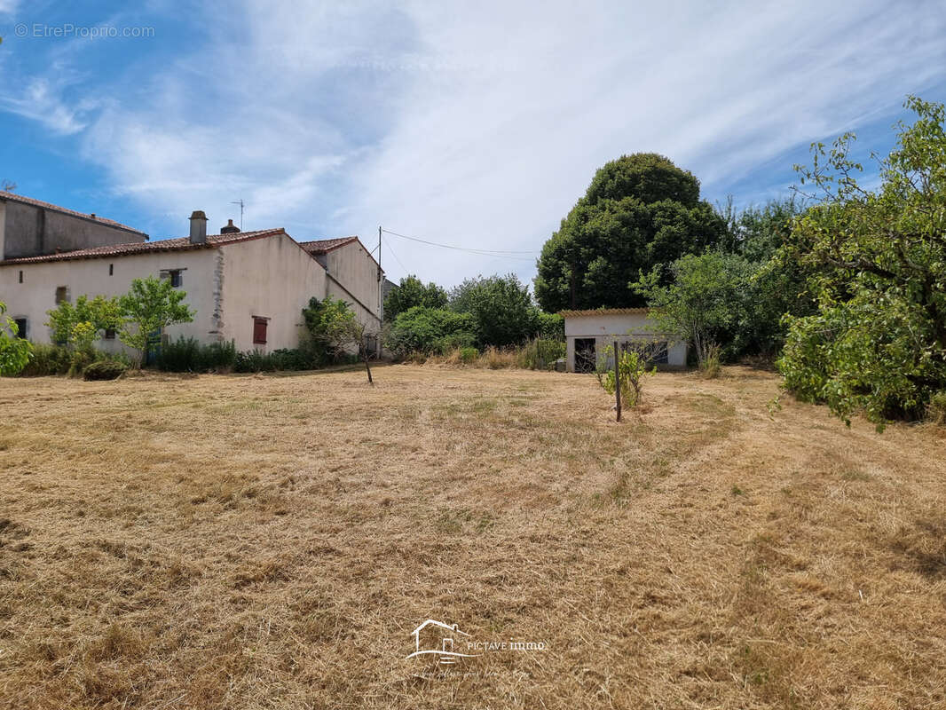 Maison 115 m2 dependances 400m2 - photo 13