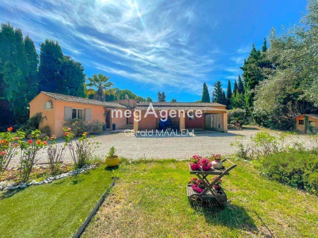 Villa de 204m² avec piscine à Roquebrune-sur-Argens - photo 4