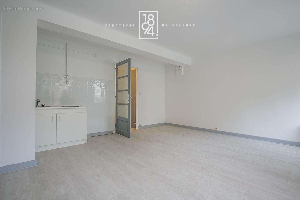 Appartement à MARSEILLE-2E