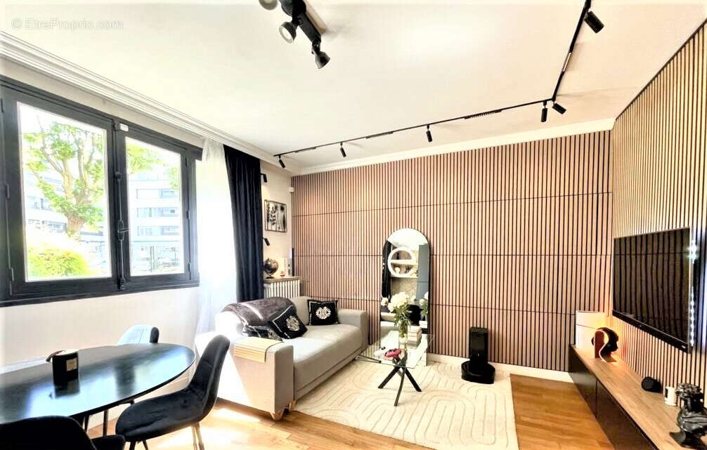 Appartement à COURBEVOIE