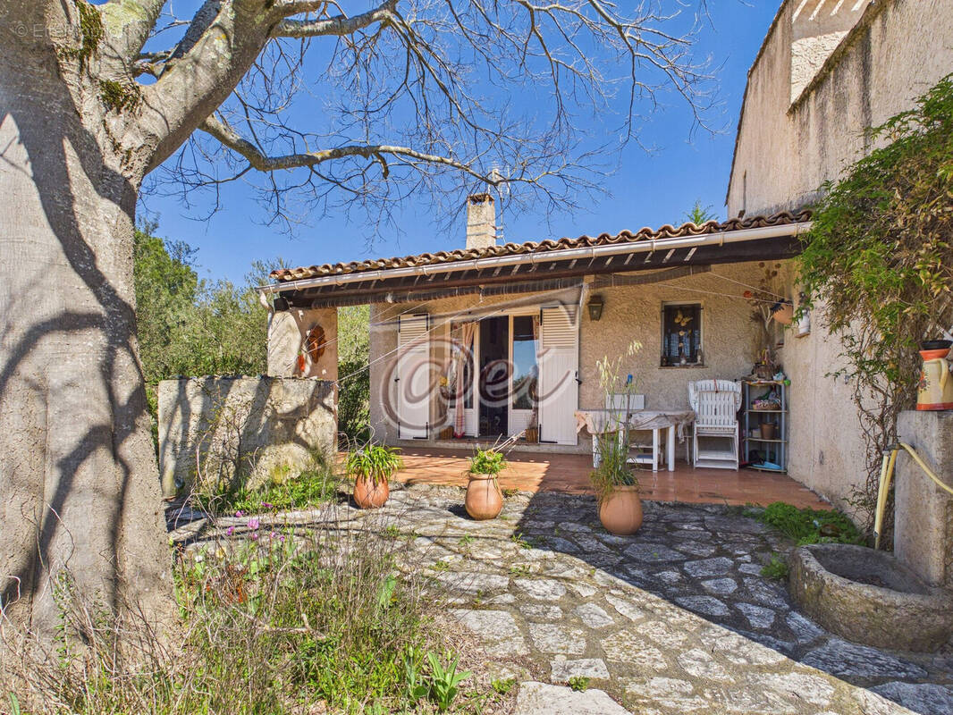 Maison à TAVERNES