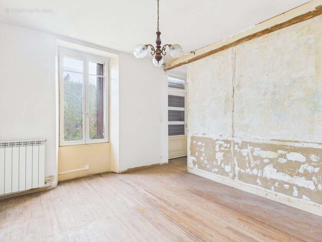 Maison à SAINT-JUST-SAUVAGE