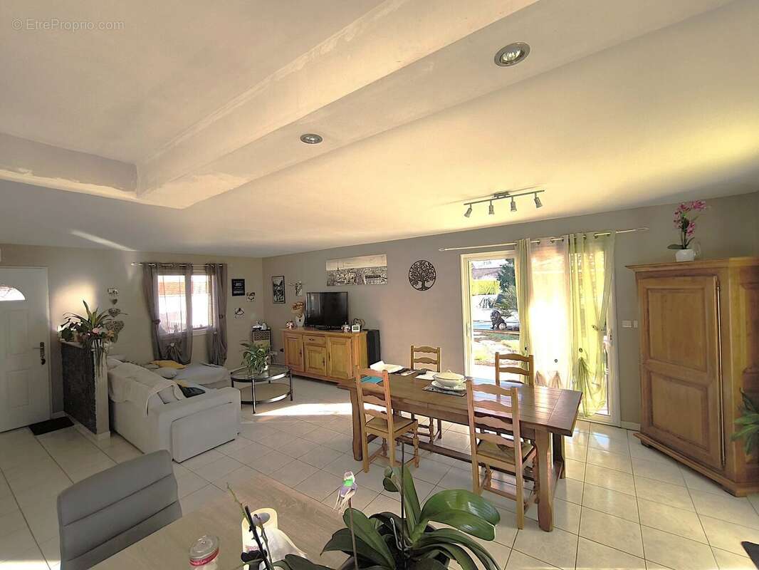 Maison à CRUZILLES-LES-MEPILLAT