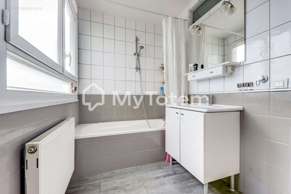 Appartement à LES CLAYES-SOUS-BOIS