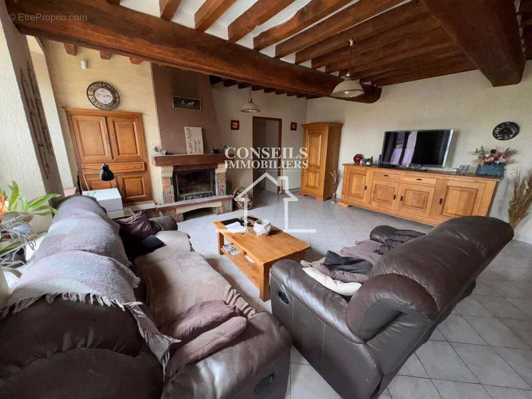 Maison à SAINT-JULIEN-DU-SAULT