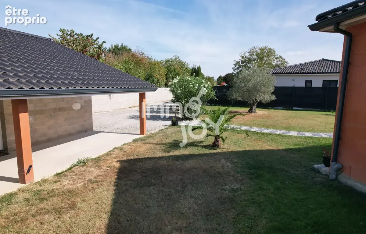 Maison contemporaine de plain-pied 143m2 - Piscine - 1 336m2 de terrain - photo 6