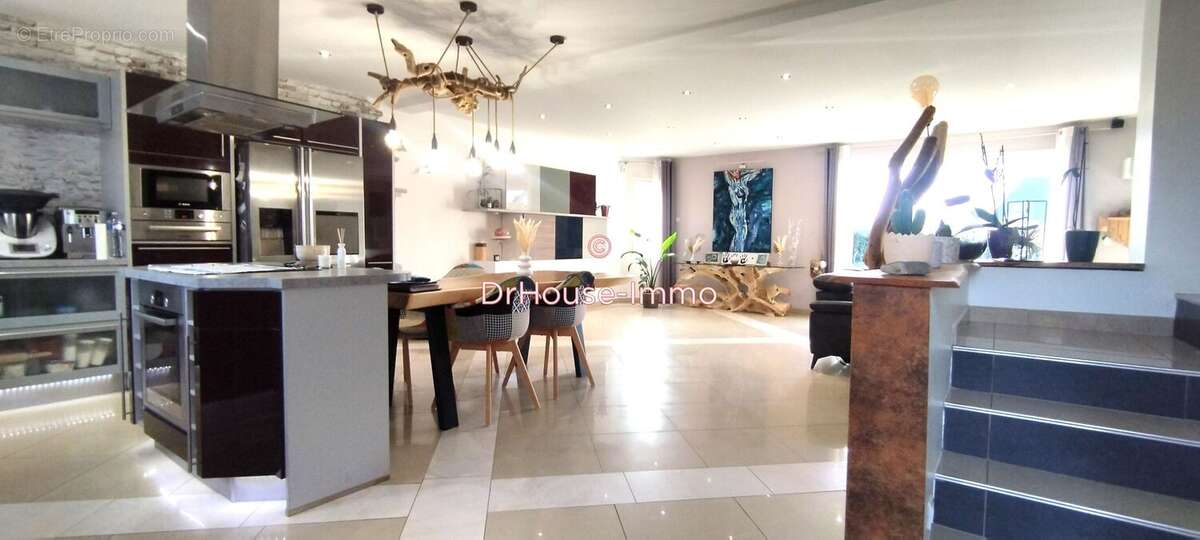 Maison à SAINT-OUEN-DE-THOUBERVILLE