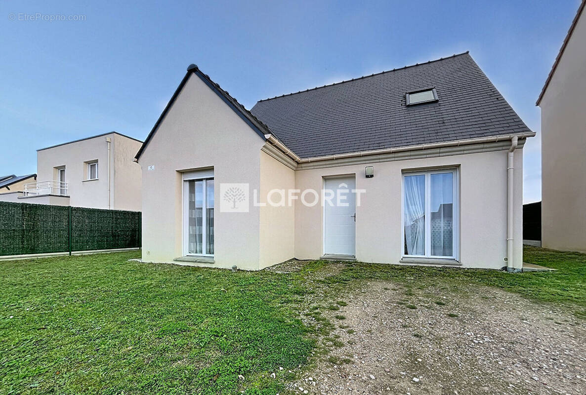 Maison à COURCELLES-SUR-SEINE