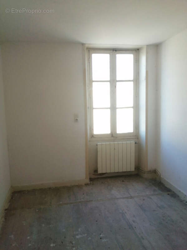 Maison à VILLEBOIS-LAVALETTE