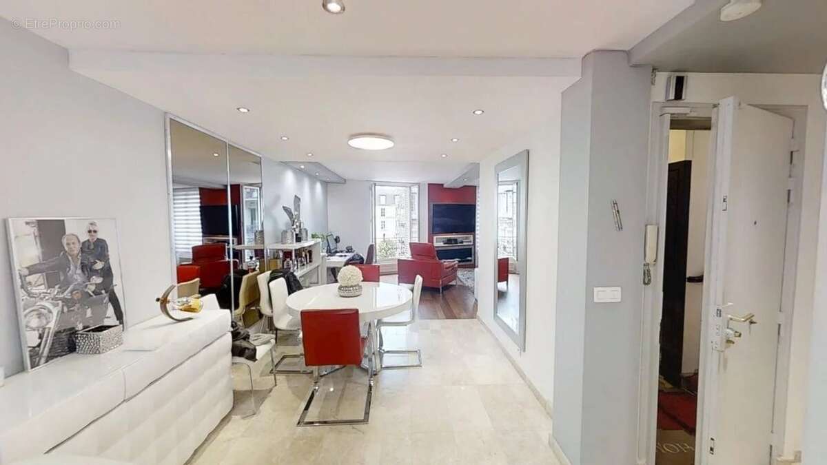 Appartement à PARIS-16E