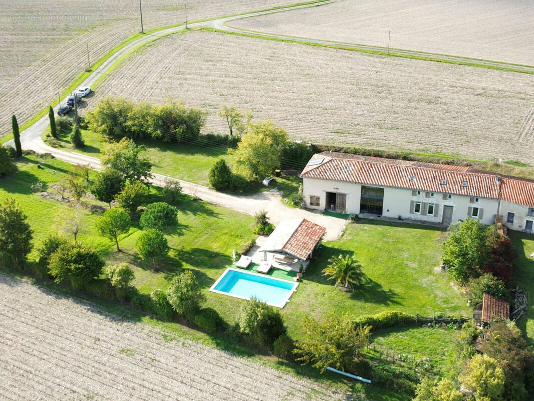 Maison à SALLES-DE-BARBEZIEUX