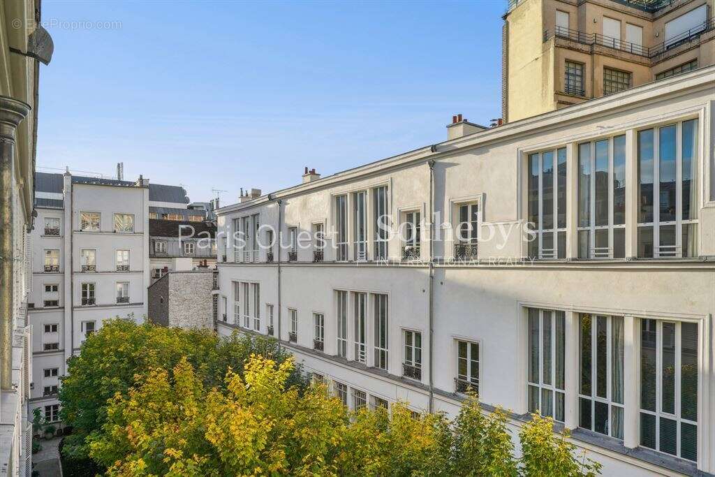 Appartement à PARIS-8E