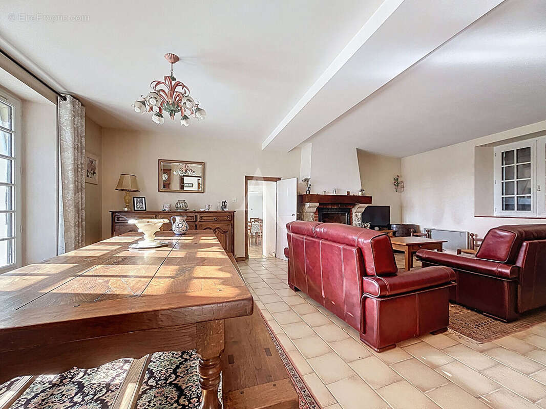 Maison à SAINTE-GEMMES-D'ANDIGNE