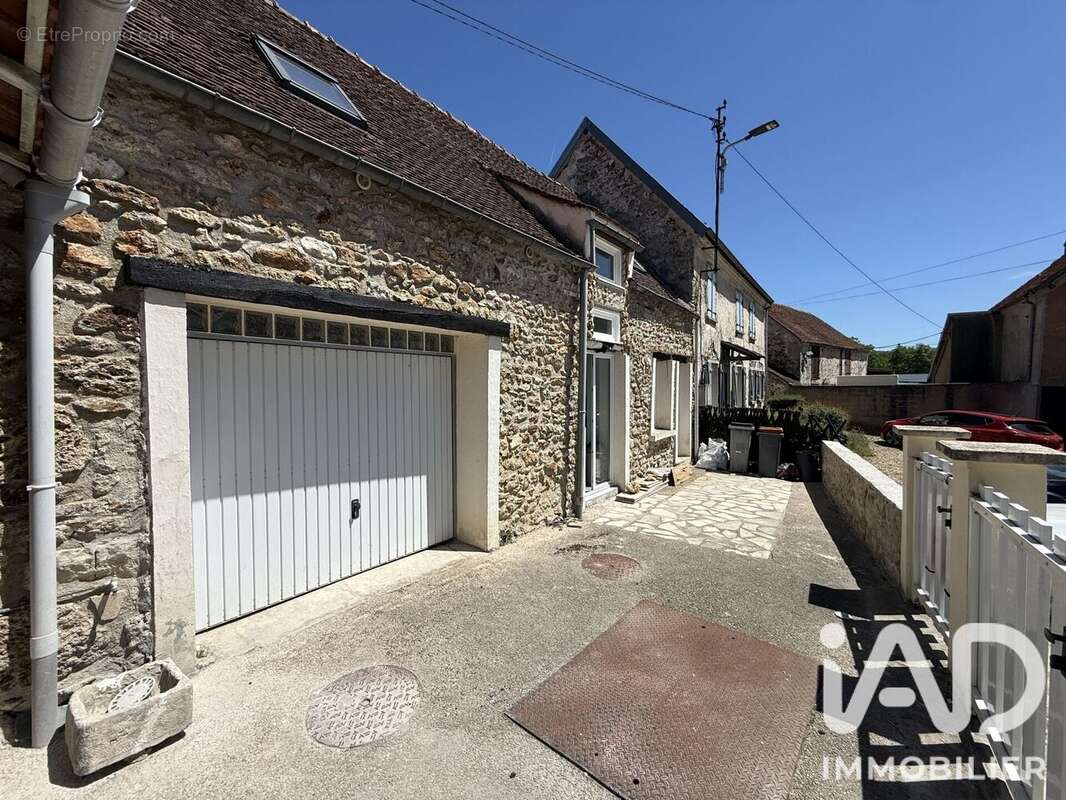 Maison 140 m² à Verdelot  - photo 7