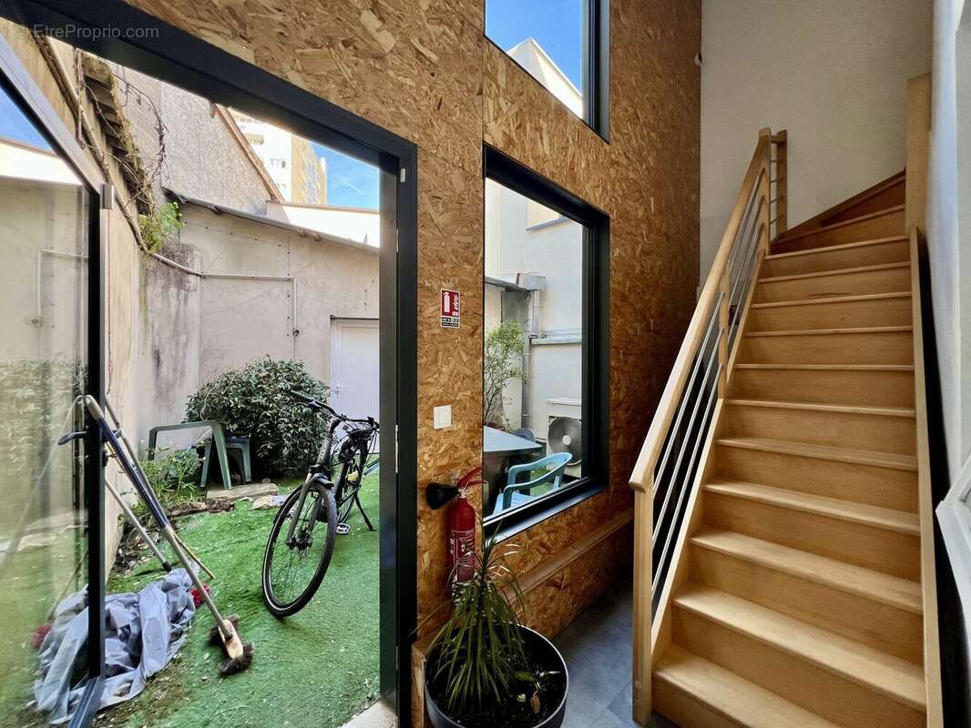 Commerce à PONT-DE-CHERUY