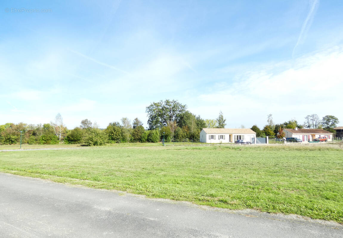 Terrain à SAINT-ANTOINE-CUMOND