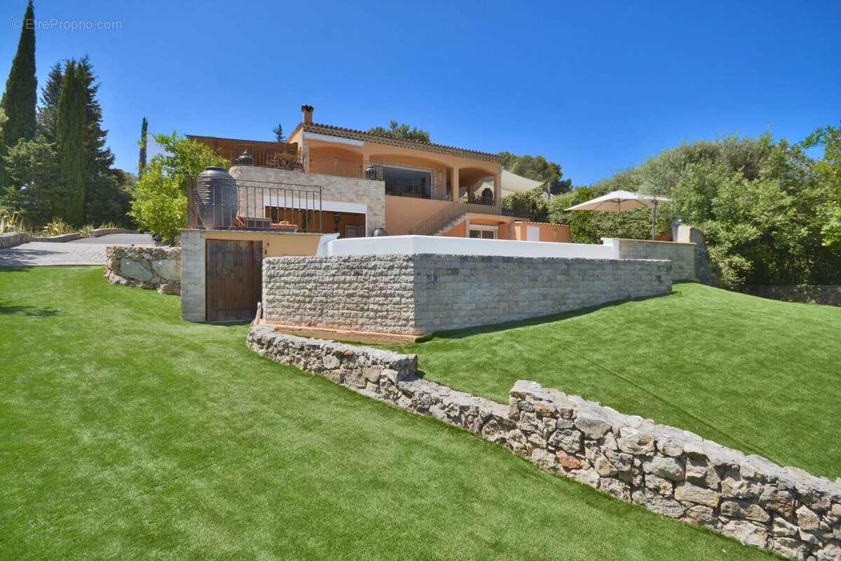 Maison 300 m² à Biot  - photo 3