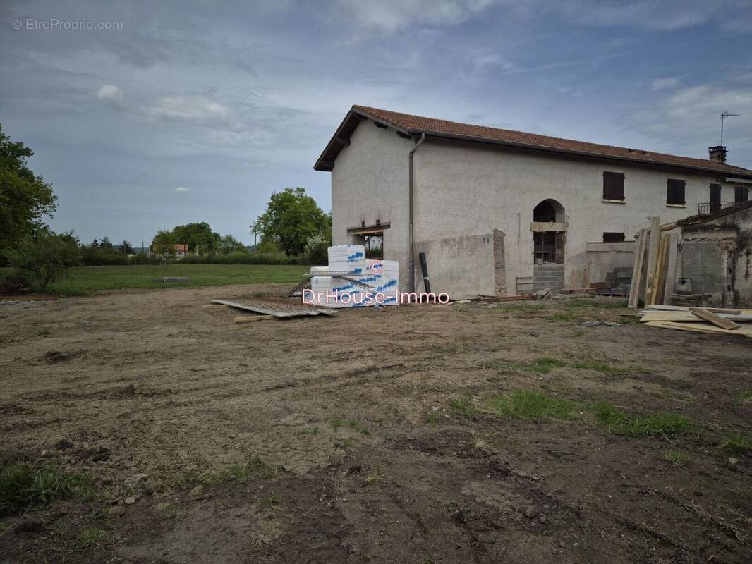 Appartement à VEAUCHE