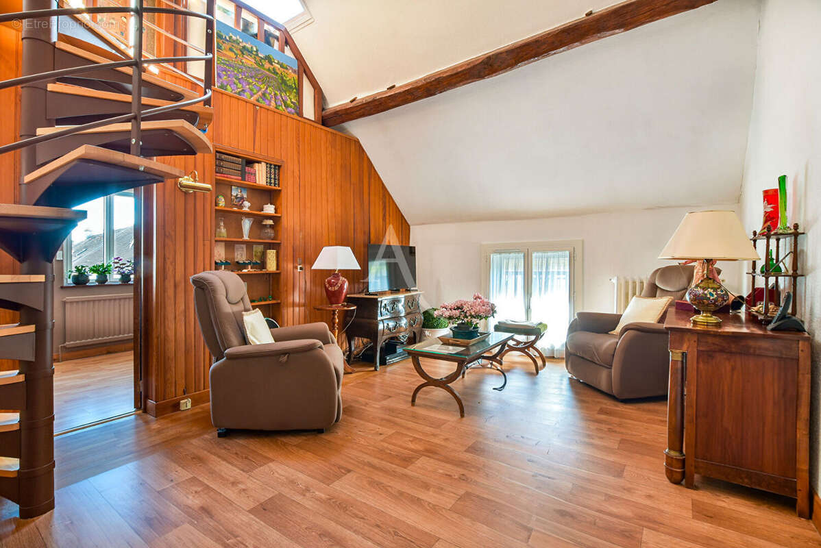 Maison à LE CHATELET-EN-BRIE