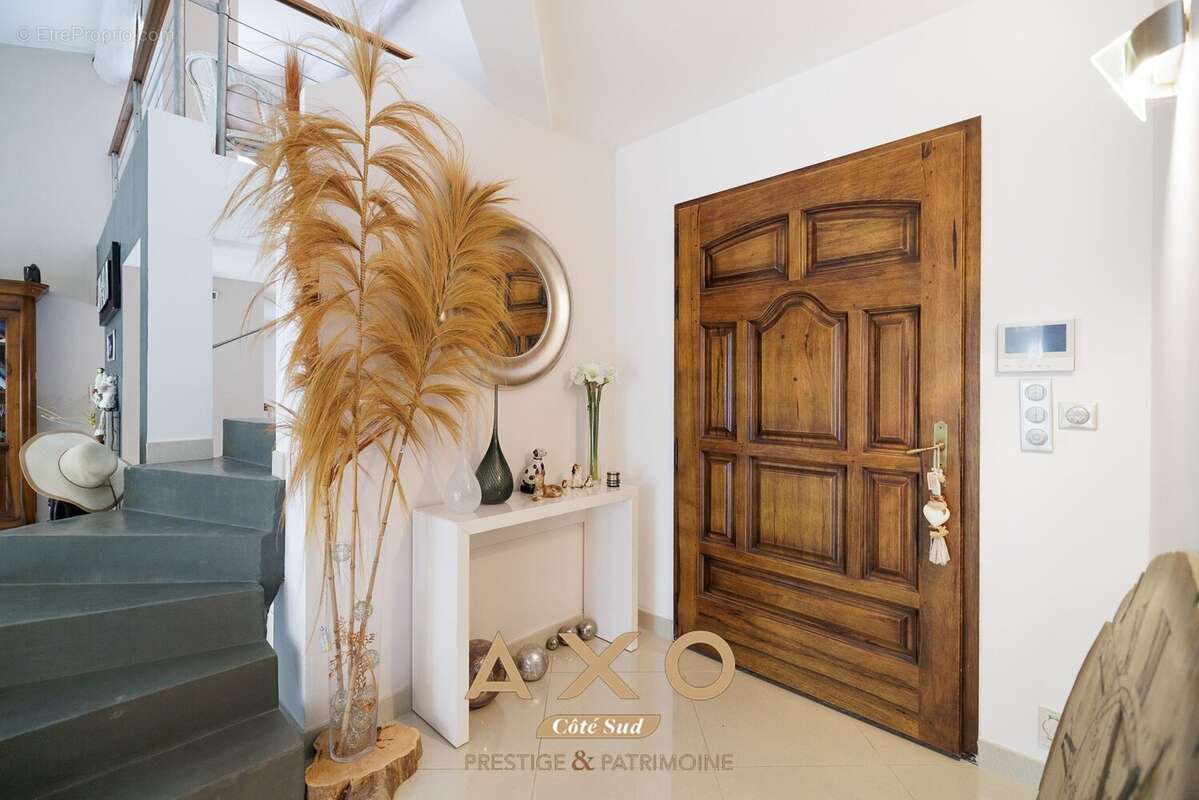 Maison à SIMIANE-COLLONGUE