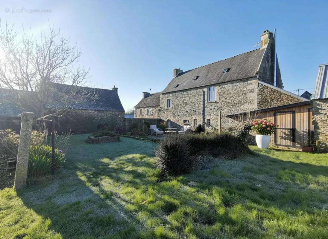 Maison à PLEYBER-CHRIST