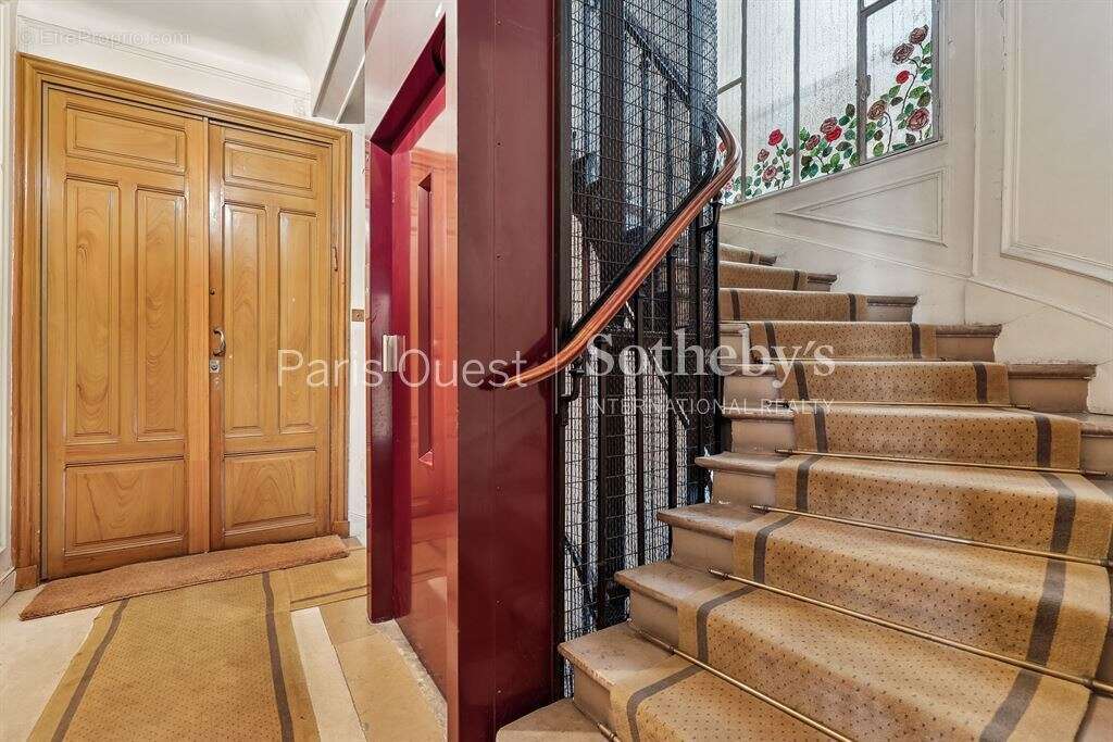 Appartement à NEUILLY-SUR-SEINE