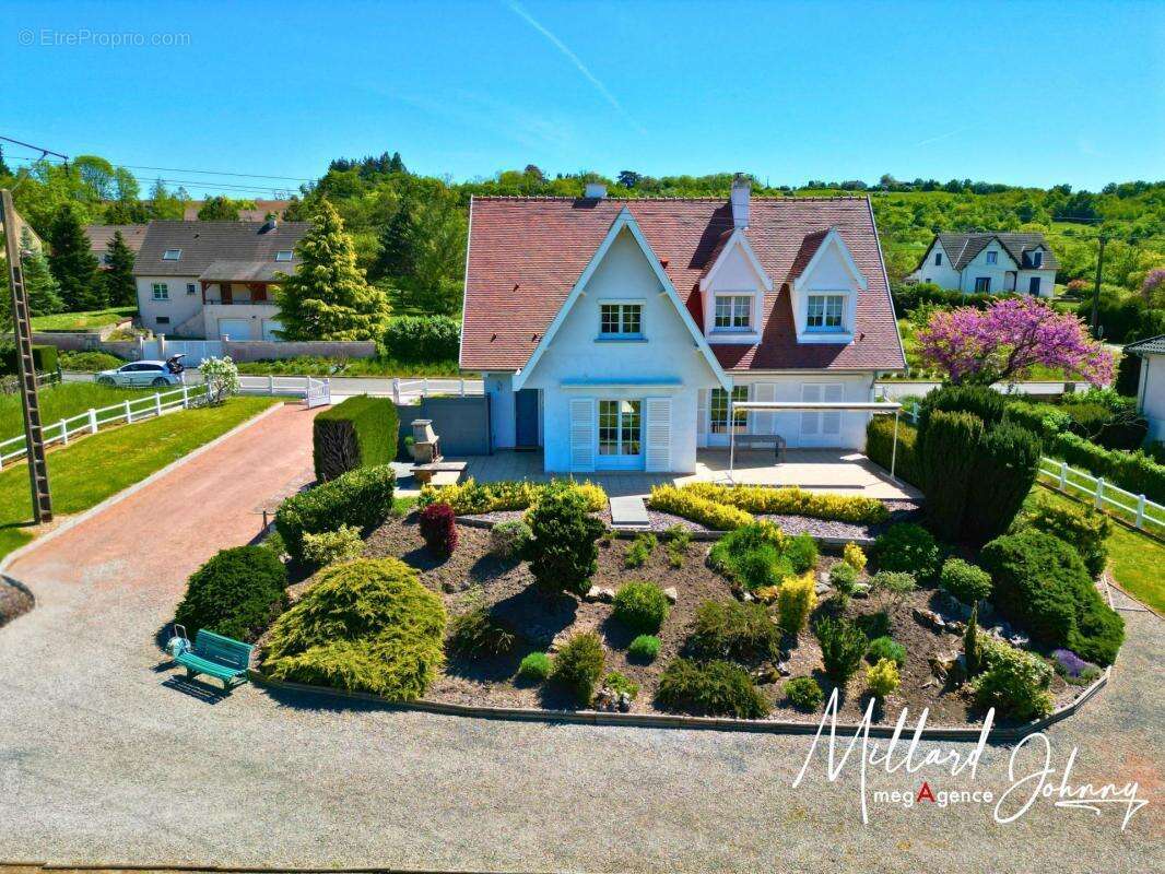 Maison à SAINT-LEGER-SUR-DHEUNE