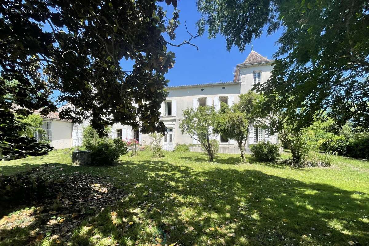 Magnifique domaine du xviiième sur + de 8,5 ha avec etang et dependances - photo 4