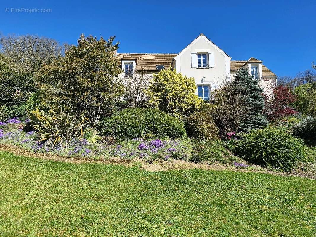Maison à NESLES-LA-VALLEE