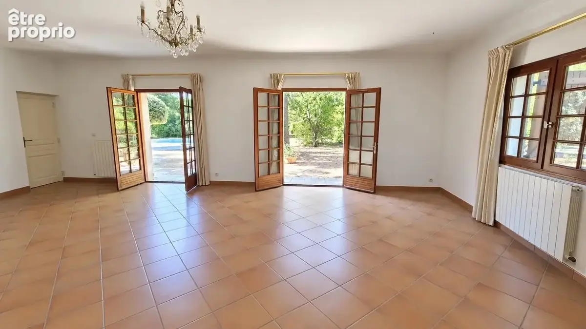 SAINT-CLÉMENT-DE-RIVIÈRE - Élégante villa familiale de 216 m² sur plus de 2 000 m² de terrain avec piscine - photo 2