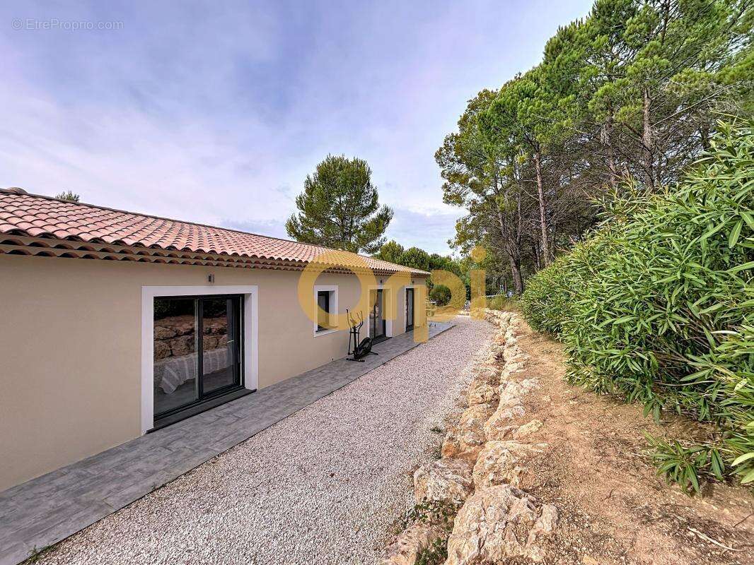 Maison à BAGNOLS-EN-FORET