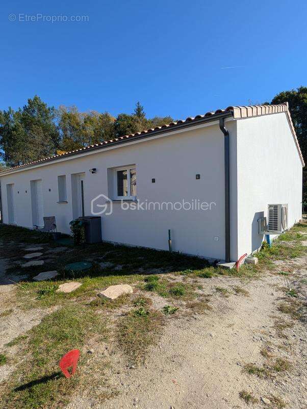 Maison à SAINT-YZAN-DE-SOUDIAC