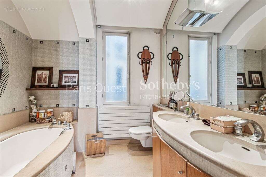 Appartement à PARIS-17E