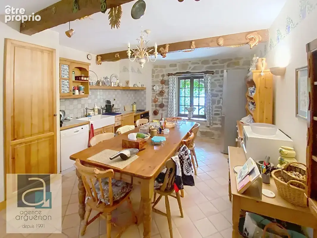 PLÉLAN-LE-PETIT : Élégante maison individuelle en pierre, sans vis-à-vis, dotée de charmants jardins paysagers ; située dans un  - photo 6